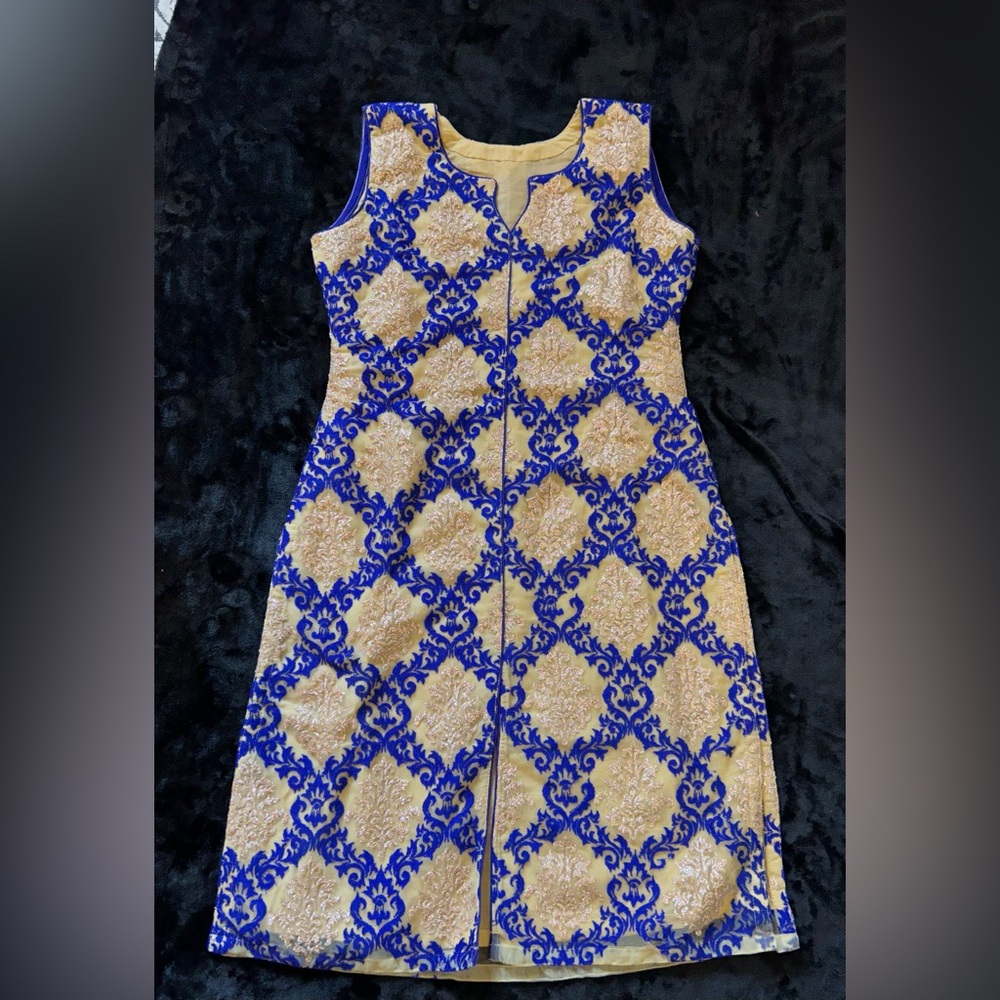 🎉 Gorgeous blue and gold embroidered dress Bollywood Indian style